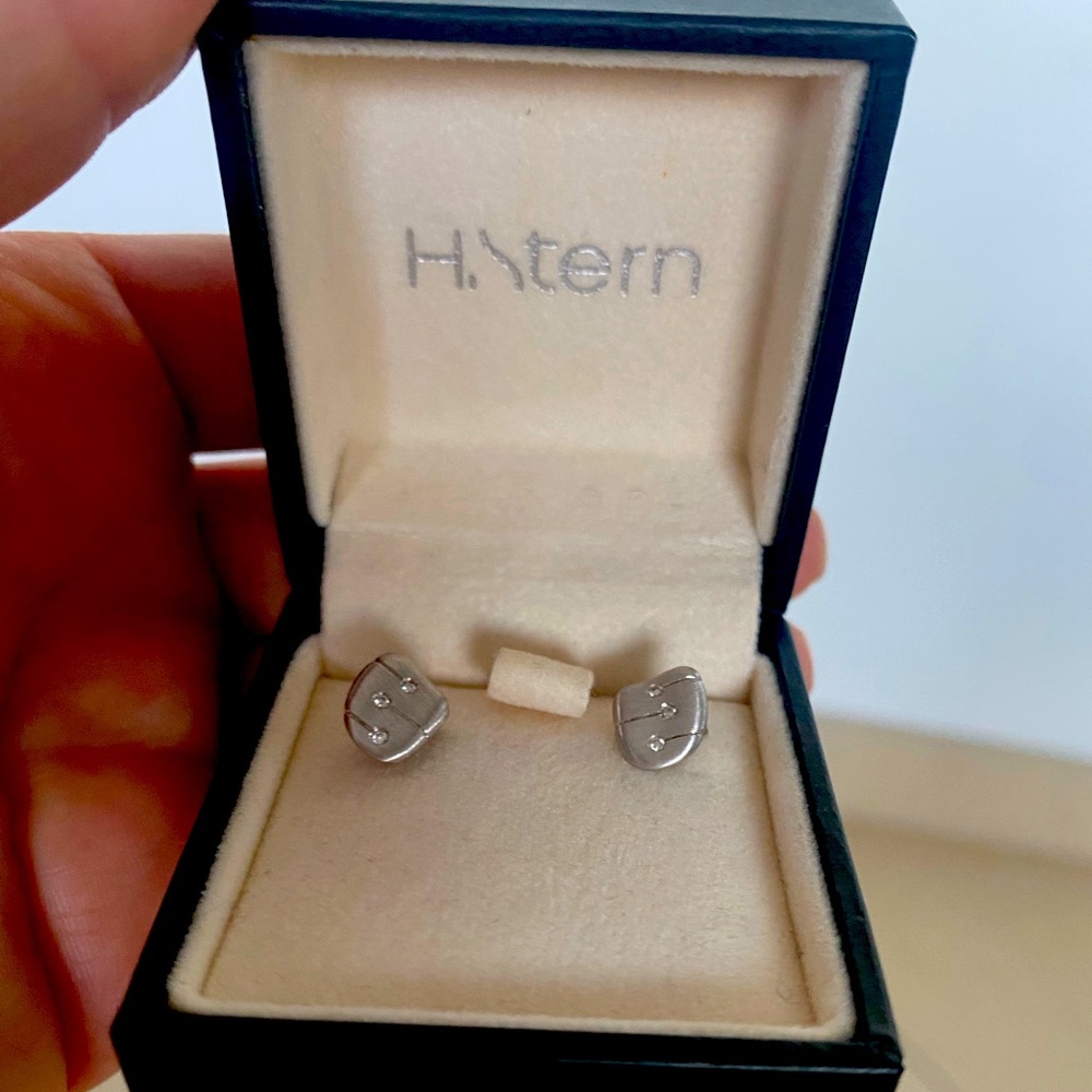 H.stern earring with small diamonds